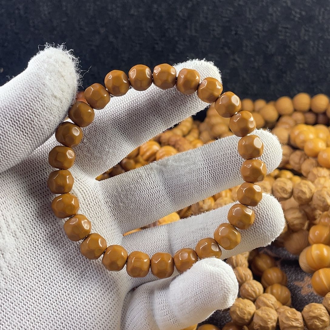 猴头核桃吊坠小奶酪手串    