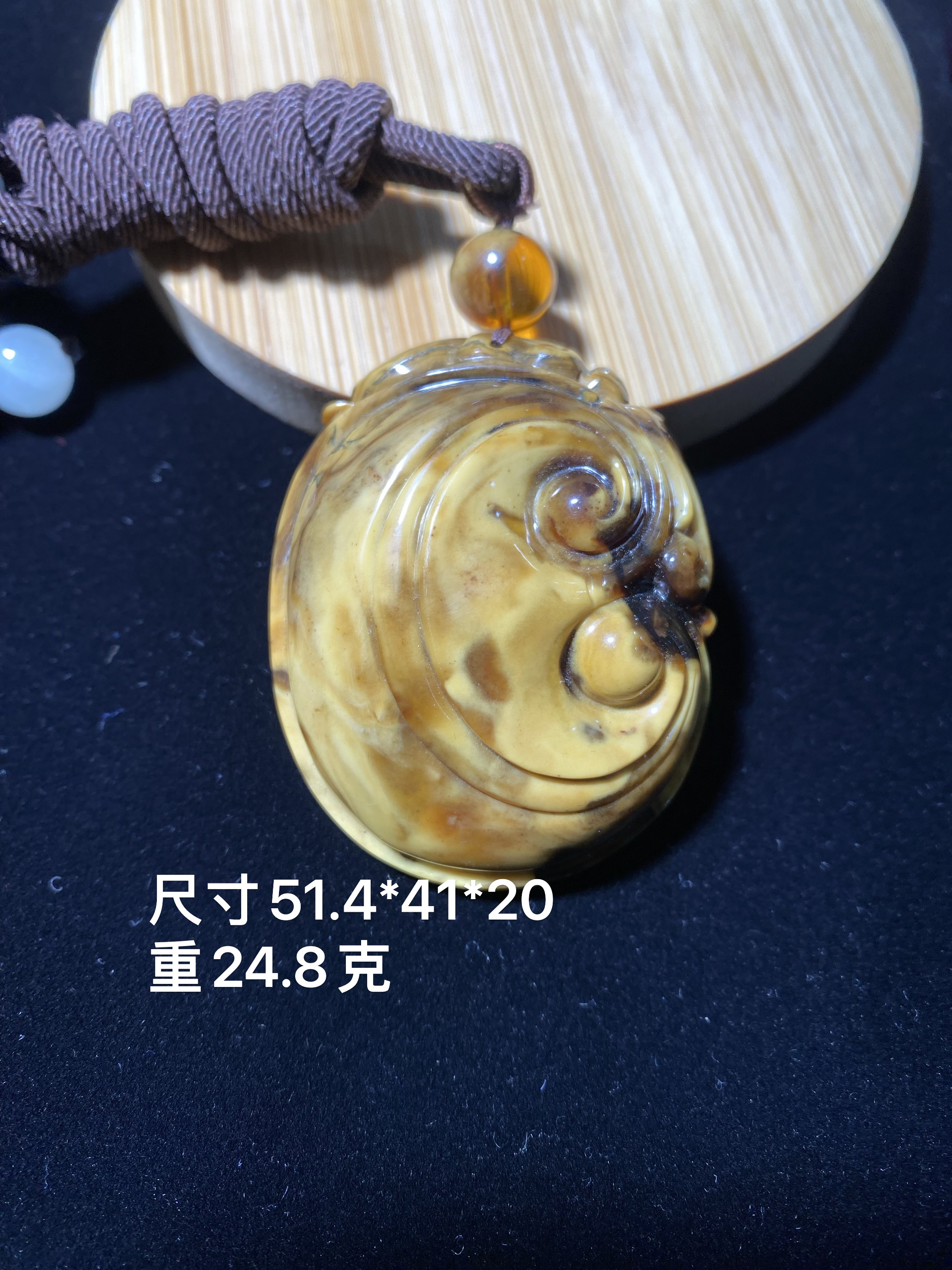 《溢彩珠宝》缅甸琥珀，老油根如意吊坠，平安吉祥