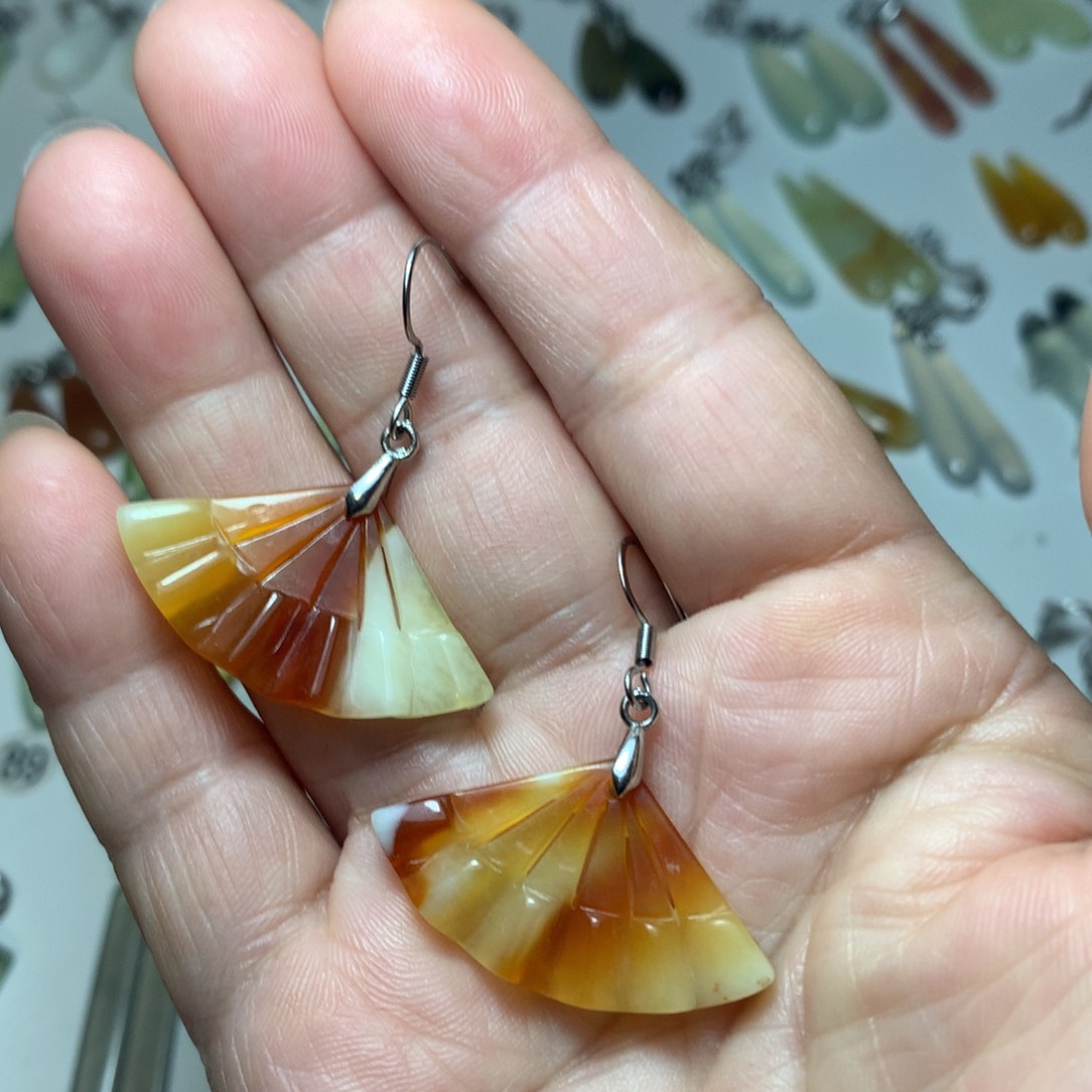 蛇纹石玉耳环未镶嵌
