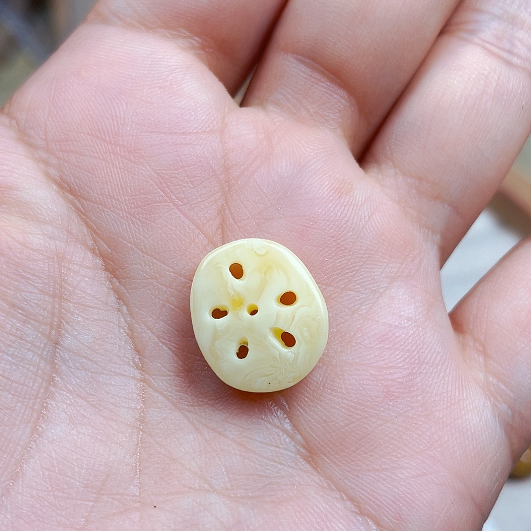 琥珀未镶嵌裸石订制