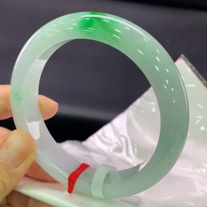 翡翠未镶嵌手镯正圈58