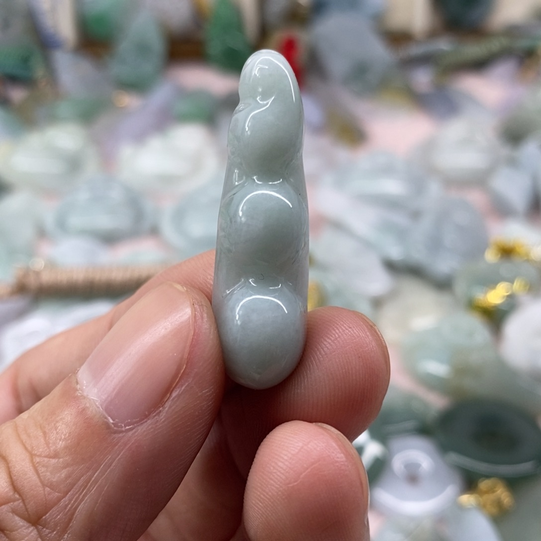 颈饰未镶嵌翡翠天然