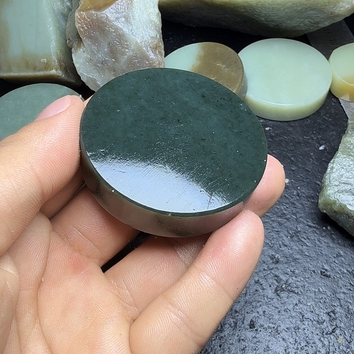 和田玉（糖玉）未镶嵌珠宝奇石