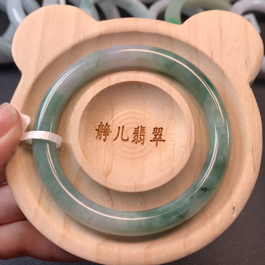 翡翠手镯未镶嵌54圈口