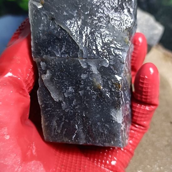 晴***里蛇纹石玉未镶嵌珠宝奇石