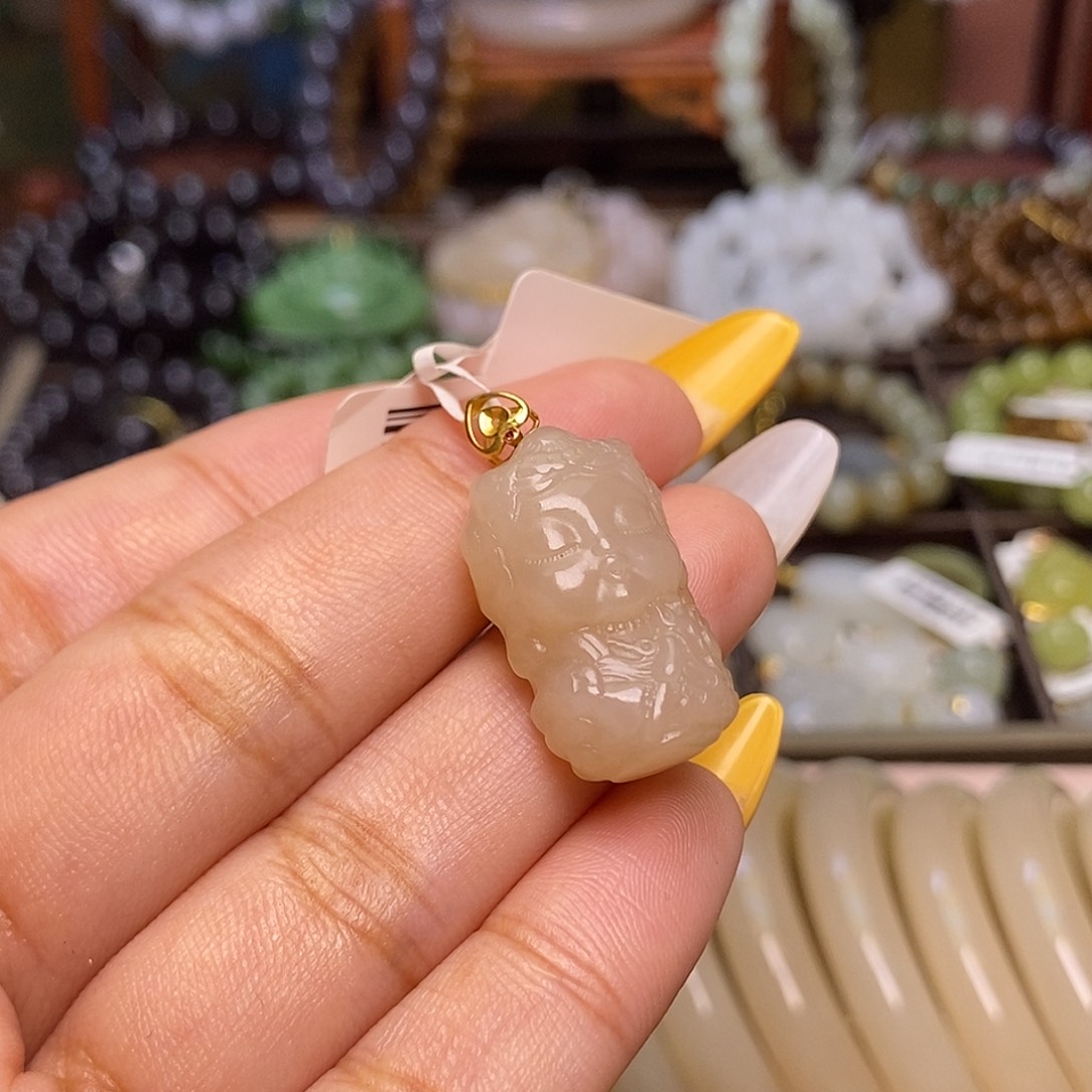 和田玉未镶嵌颈饰藕粉老矿料红粉金镶度母