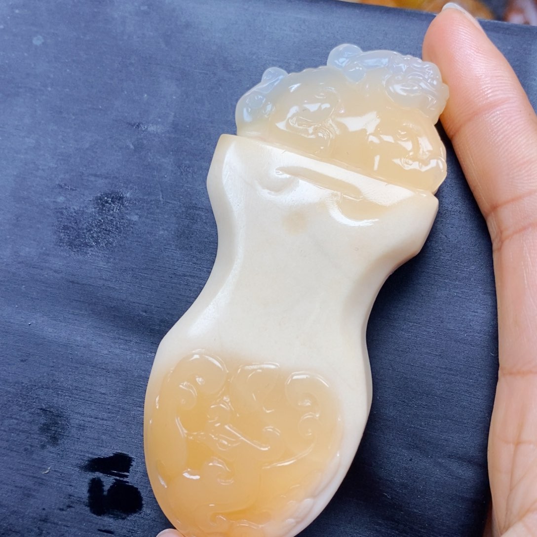 石英质玉（黄龙玉）颈饰未镶嵌