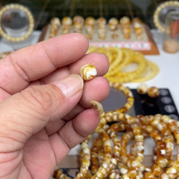 琥珀未镶嵌裸石13号