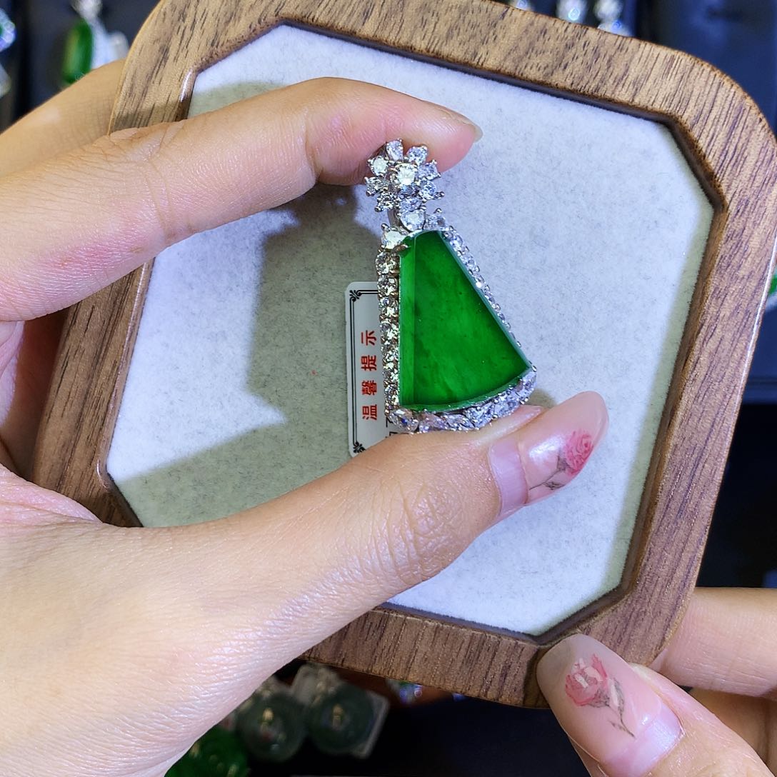 翡翠颈饰银S925镶嵌天然翡翠无事牌