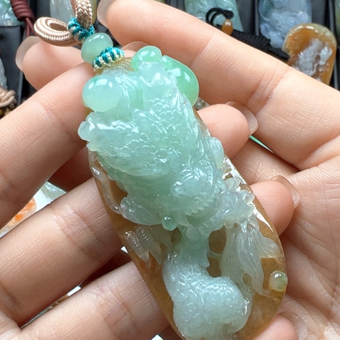 翡翠颈饰未镶嵌龙
