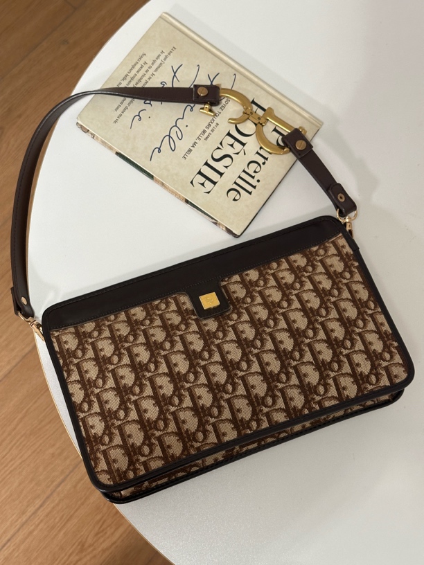 95新 DIOR/迪奥 棕色老花手拿包（肩带改造后加）