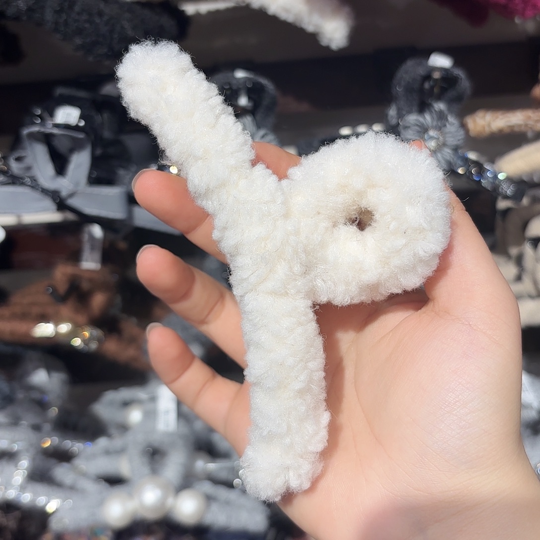 布艺非金属白色毛毛抓夹