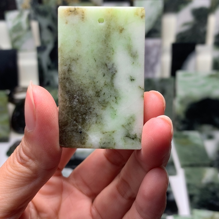 独山玉颈饰未镶嵌