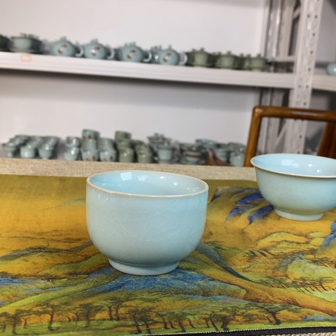 【闪购商品】天青罗汉杯微微瑕。。。。。