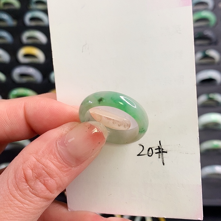 翡翠戒圈未镶嵌翡翠