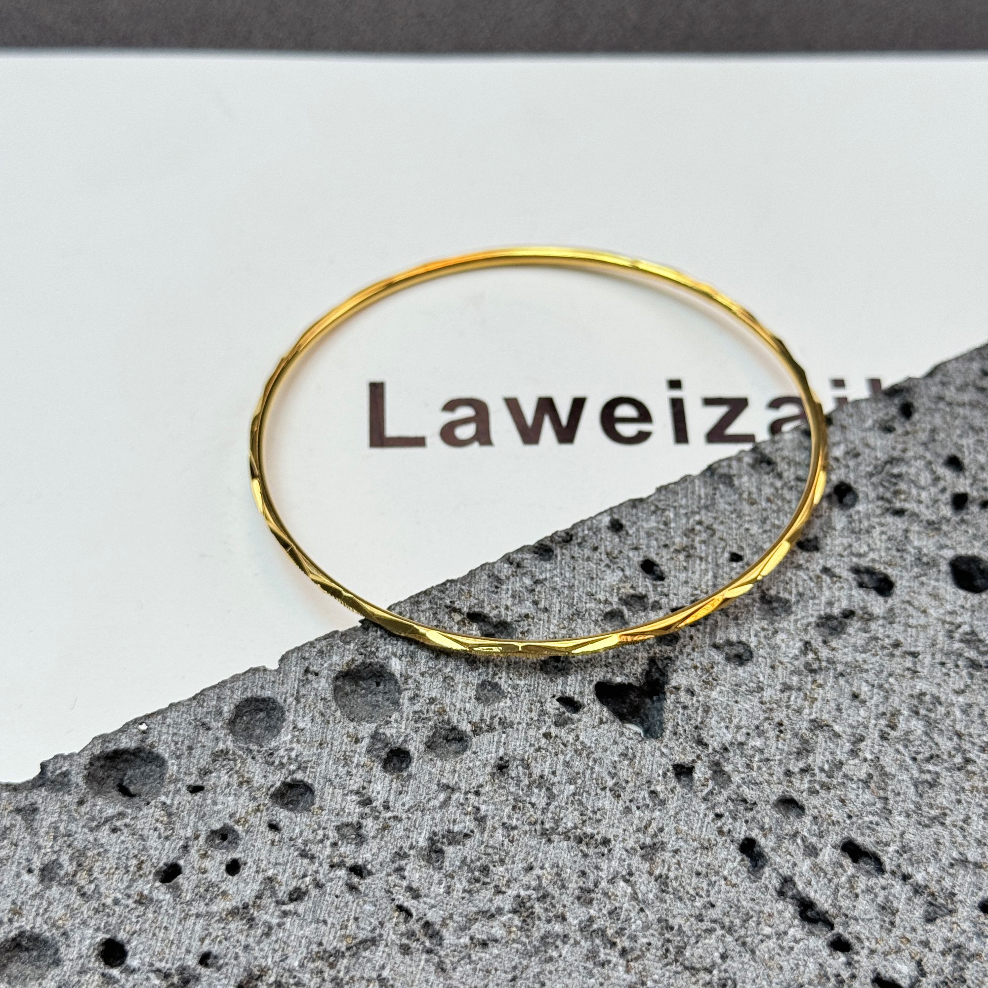   17582极细水波纹手镯