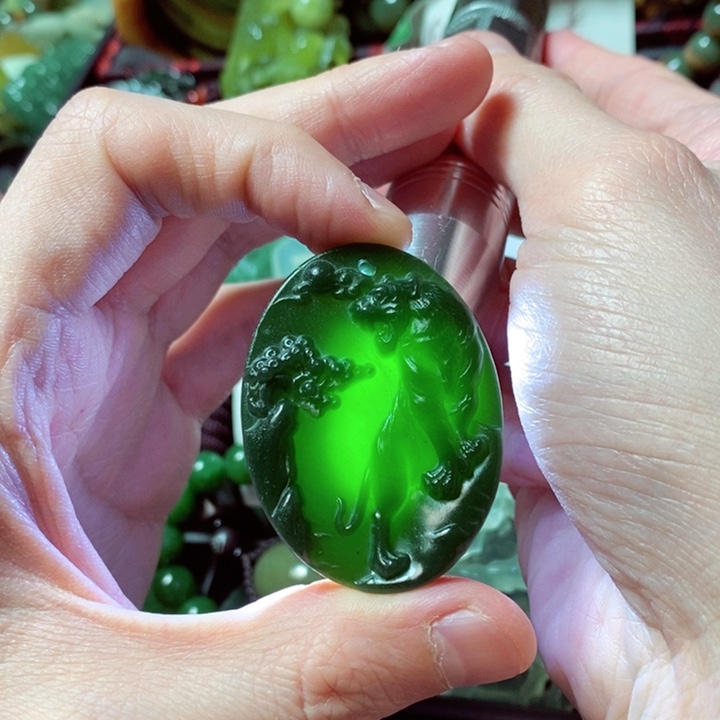 蛇纹石玉颈饰未镶嵌