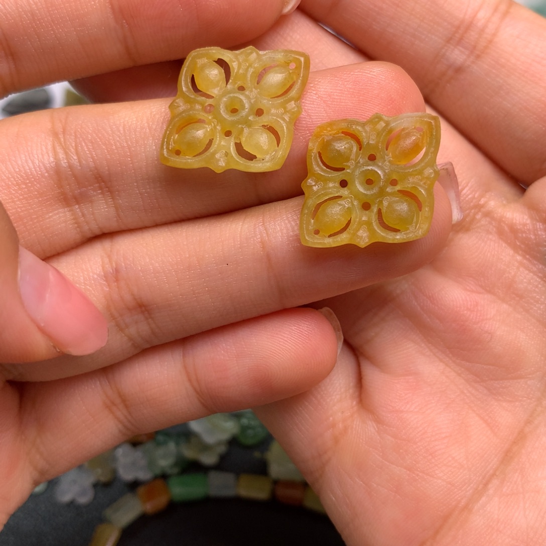 定制翡翠未镶嵌耳饰