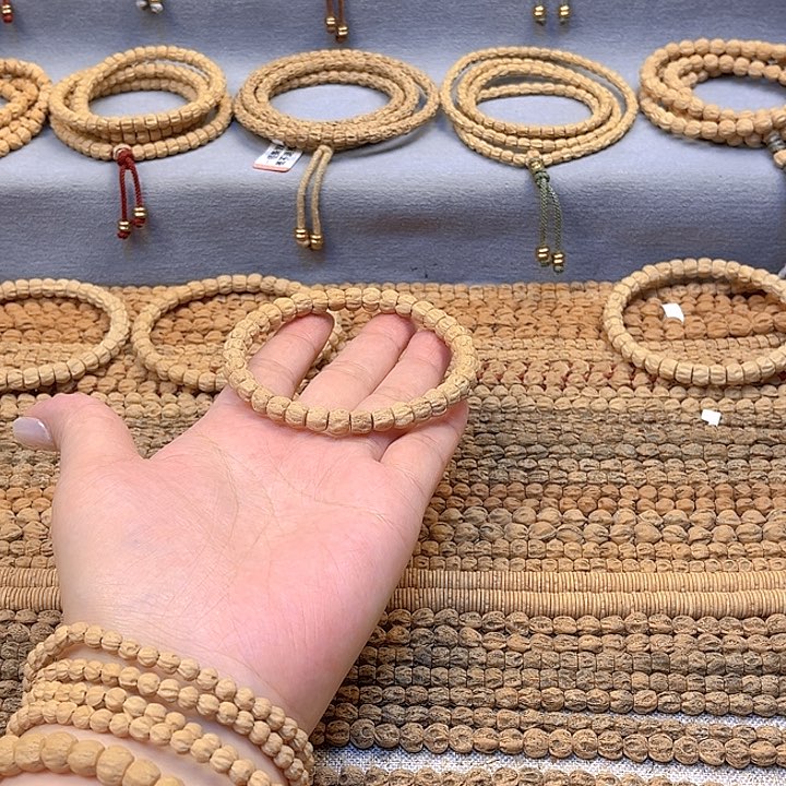 柏香籽/百香籽吊坠三**猪