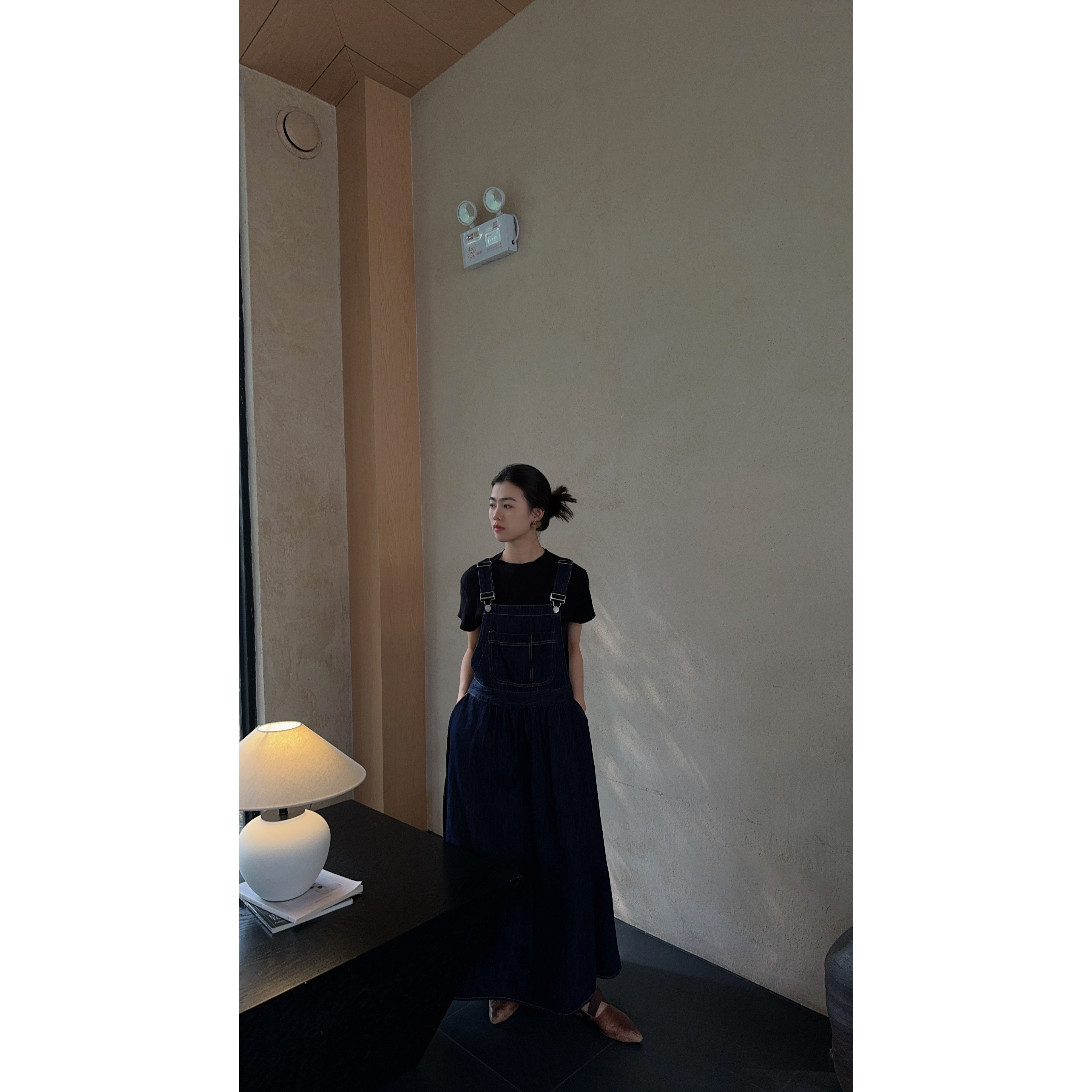 2025经典款春夏 无袖复古纯色背心文艺简约薄牛仔背带连衣裙长裙