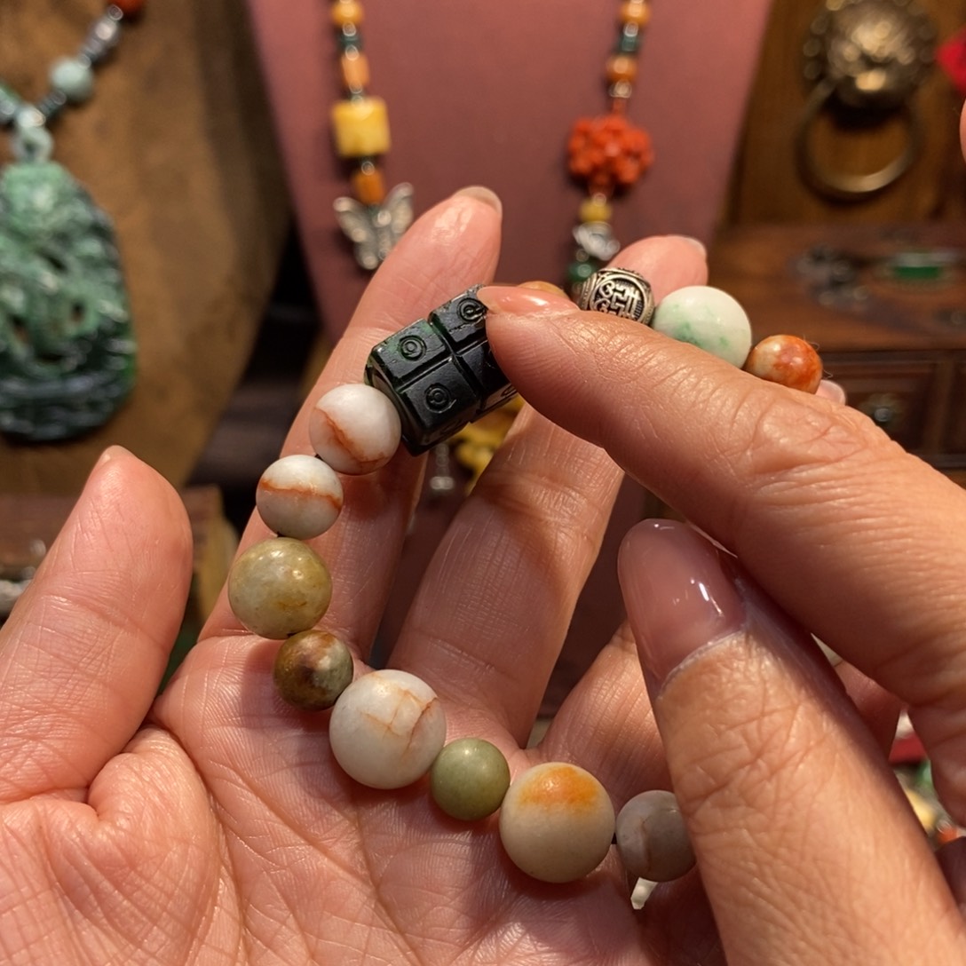 翡翠吊坠(赠链)未镶嵌