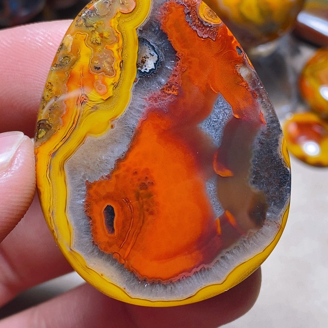 未镶嵌颈饰玛瑙/玉髓覺**雲