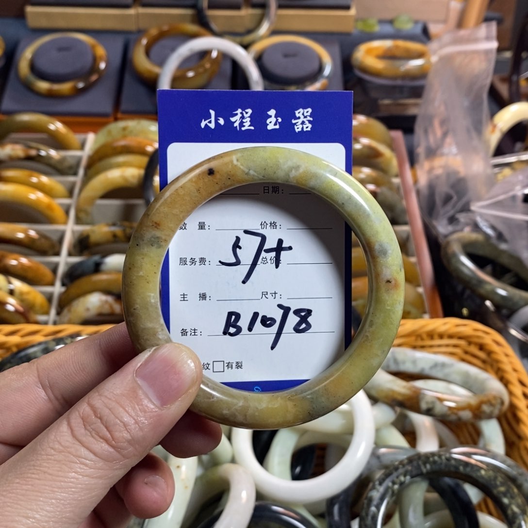 蛇纹石玉手镯未镶嵌