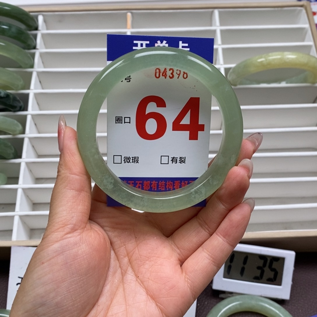 岫玉手镯未镶嵌我