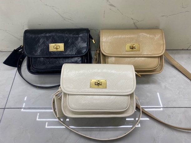 邮差休闲洋气软软的单肩斜挎女士包包