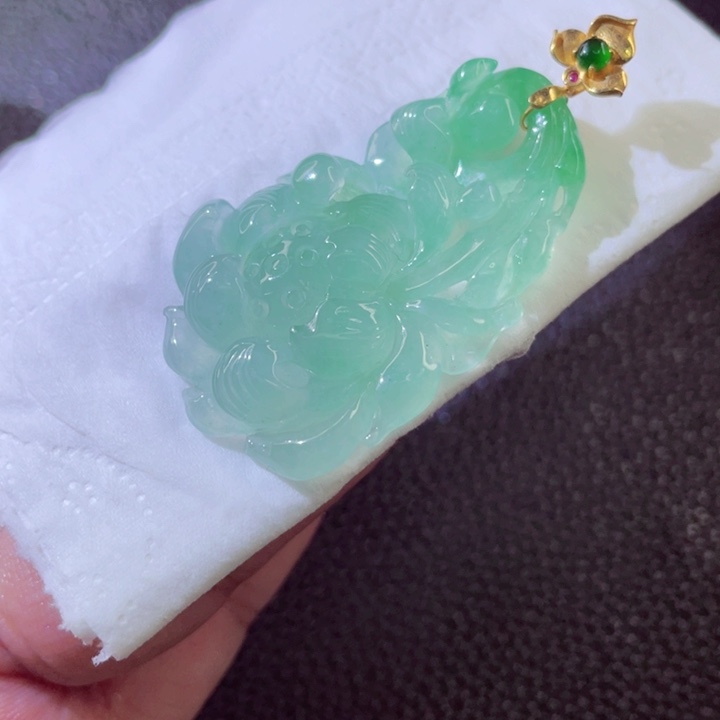 翡翠18K金镶嵌颈饰翡翠