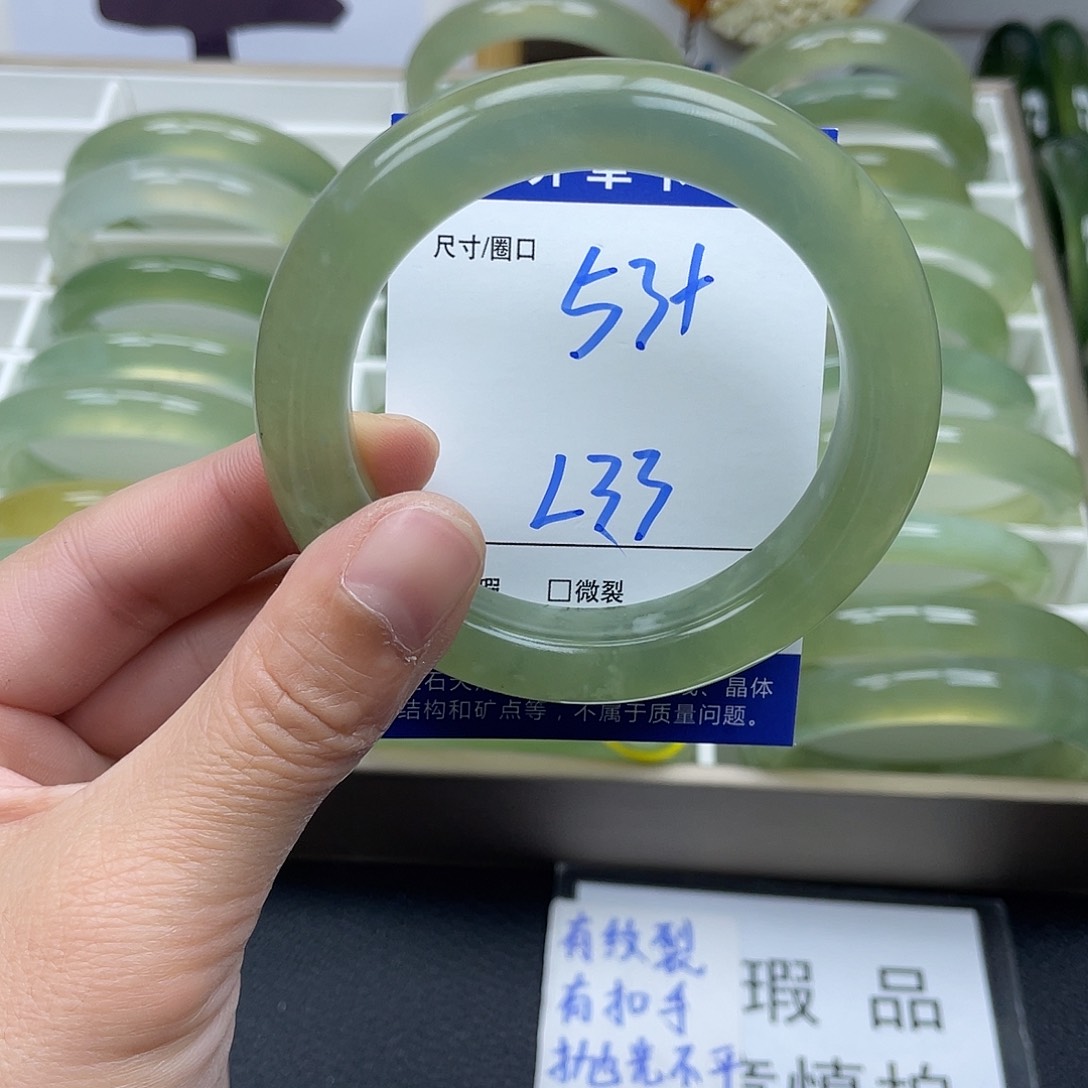 蛇纹石玉手镯未镶嵌