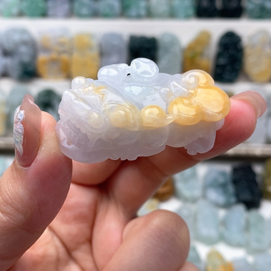 翡翠吊坠(赠链)未镶嵌