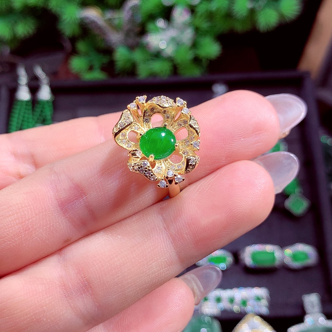 颈饰未镶嵌翡翠天然