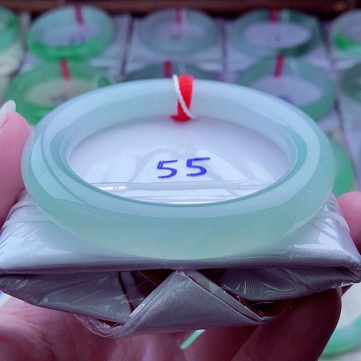 翡翠未镶嵌手镯（圆镯）534冰晴绿半山半水冰透冰胶