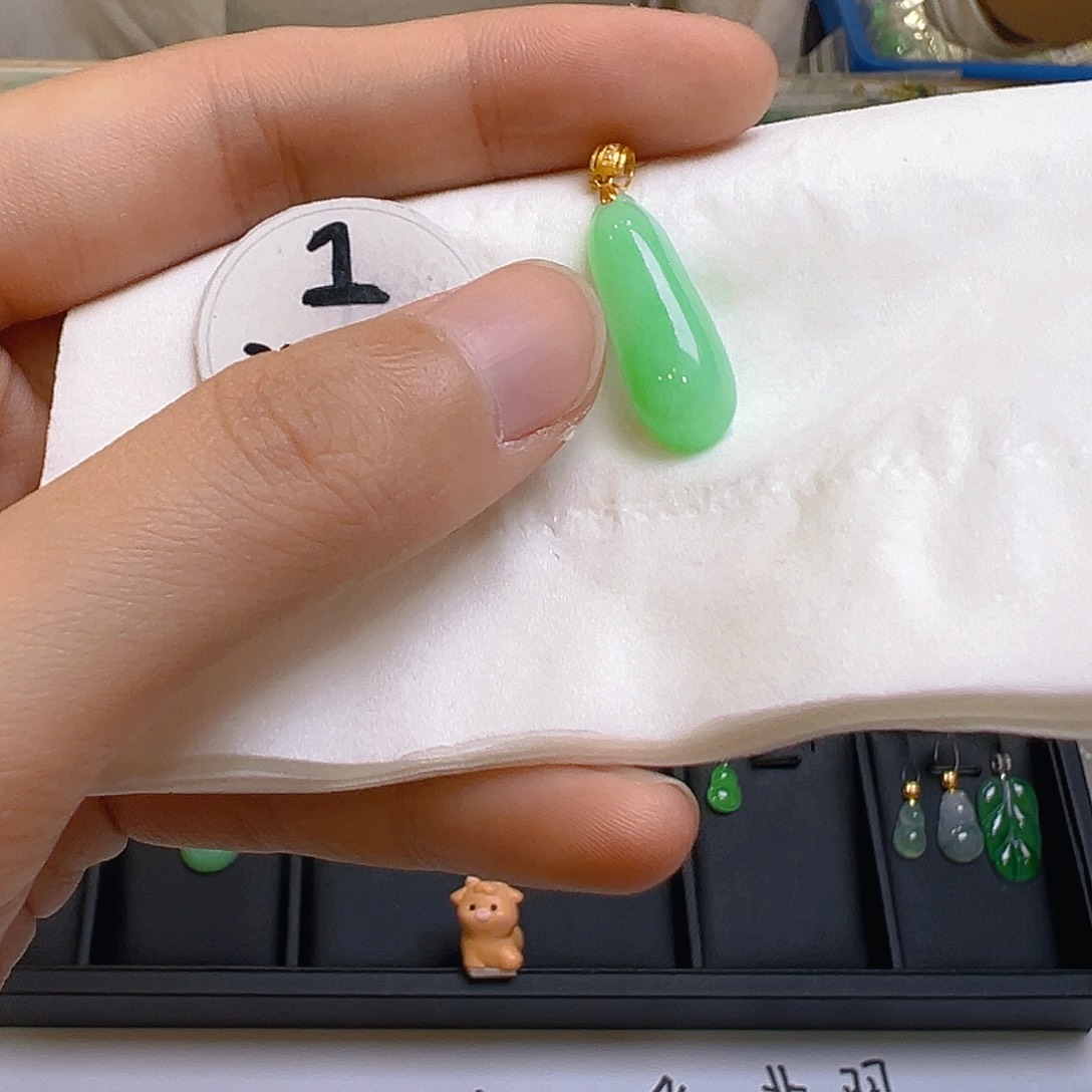 翡翠吊坠(不含链)18K金镶嵌翡翠