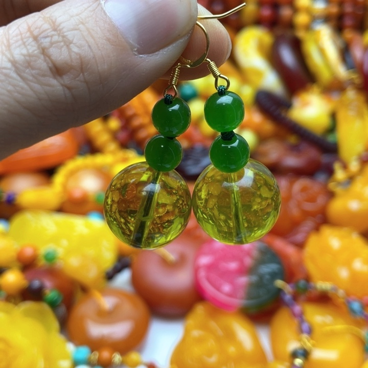 树脂制品姣*81号绿色耳坠