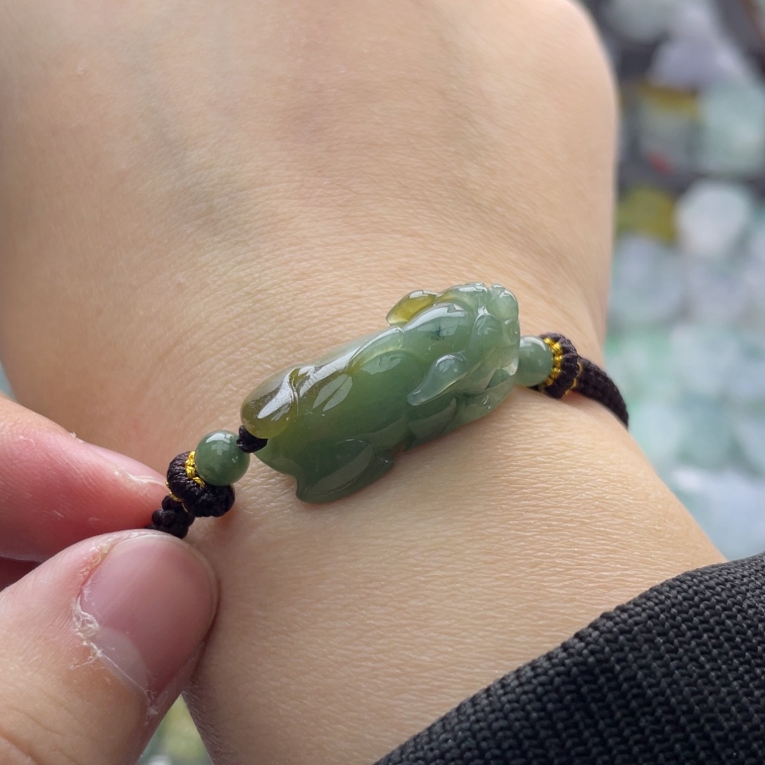 翡翠颈饰未镶嵌貔貅