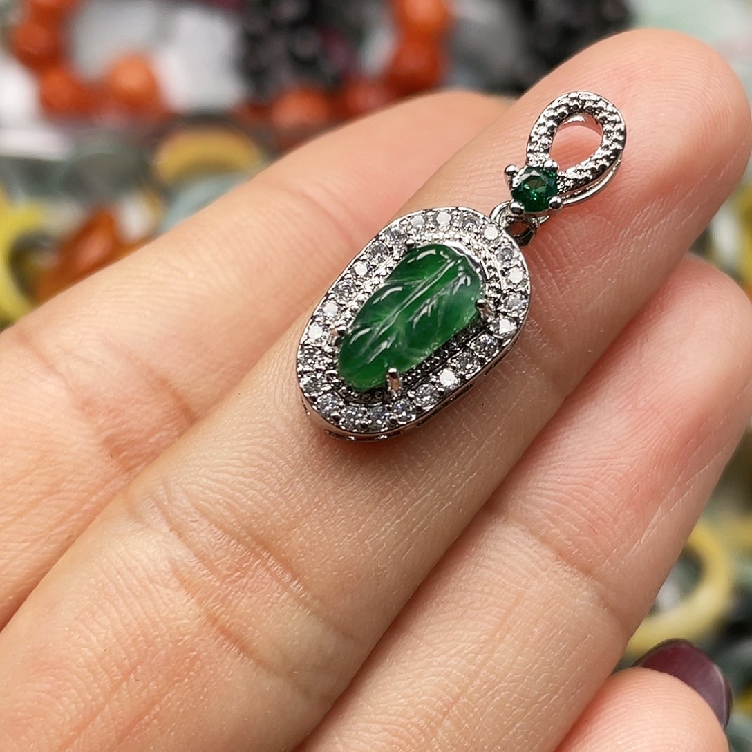 翡翠颈饰未镶嵌翡翠