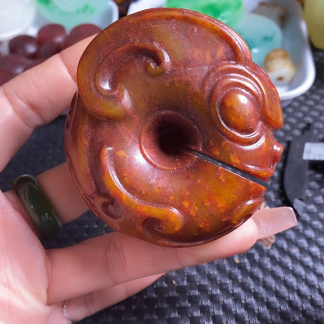岫岩老玉（透闪石质玉）未镶嵌珠宝奇石