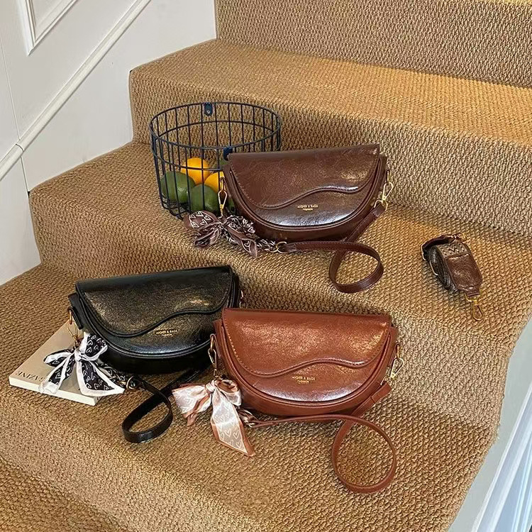 新款轻奢百搭高级感气质时尚复古饺子包手提单肩斜挎女士包包