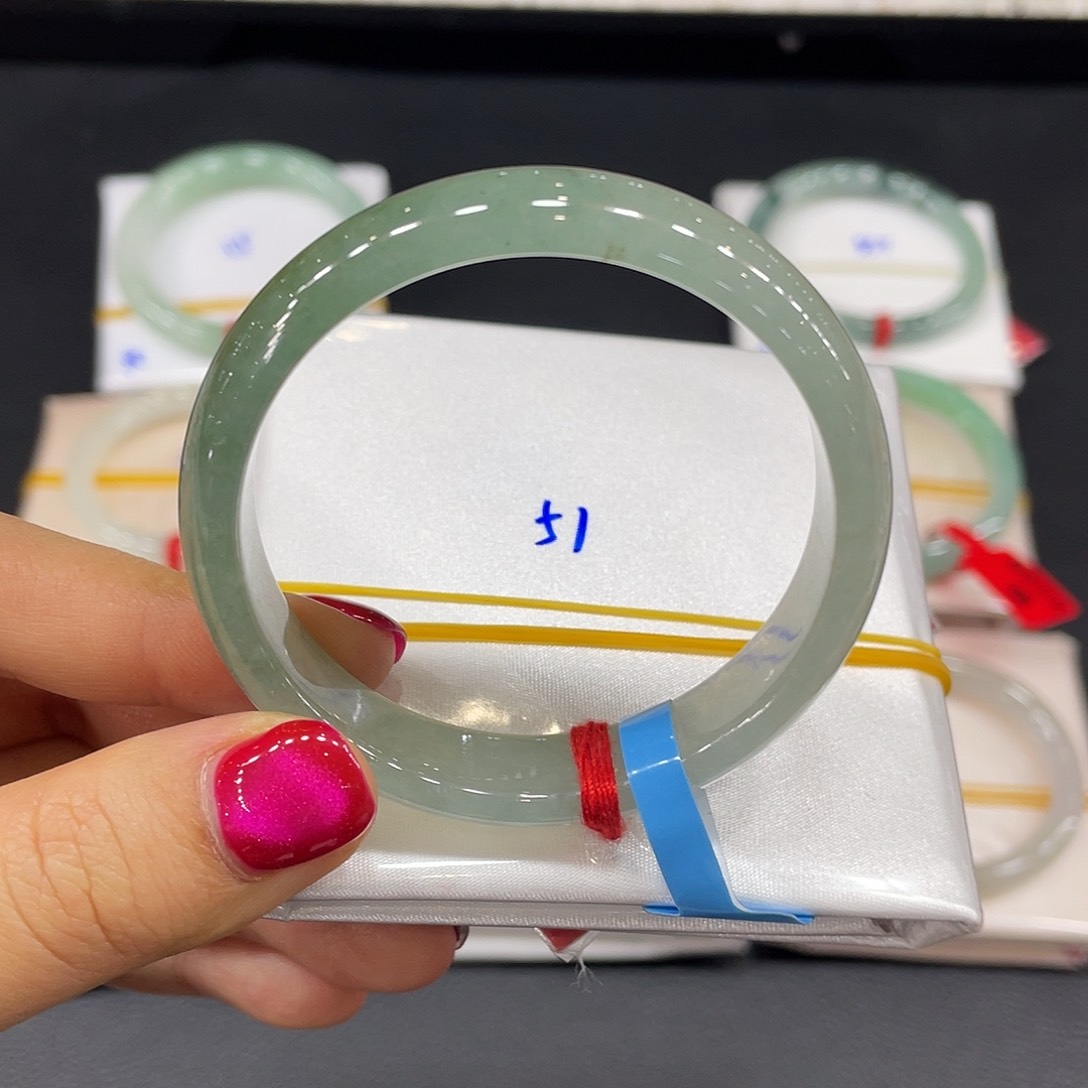 翡翠手镯未镶嵌缅甸天然翡翠手镯