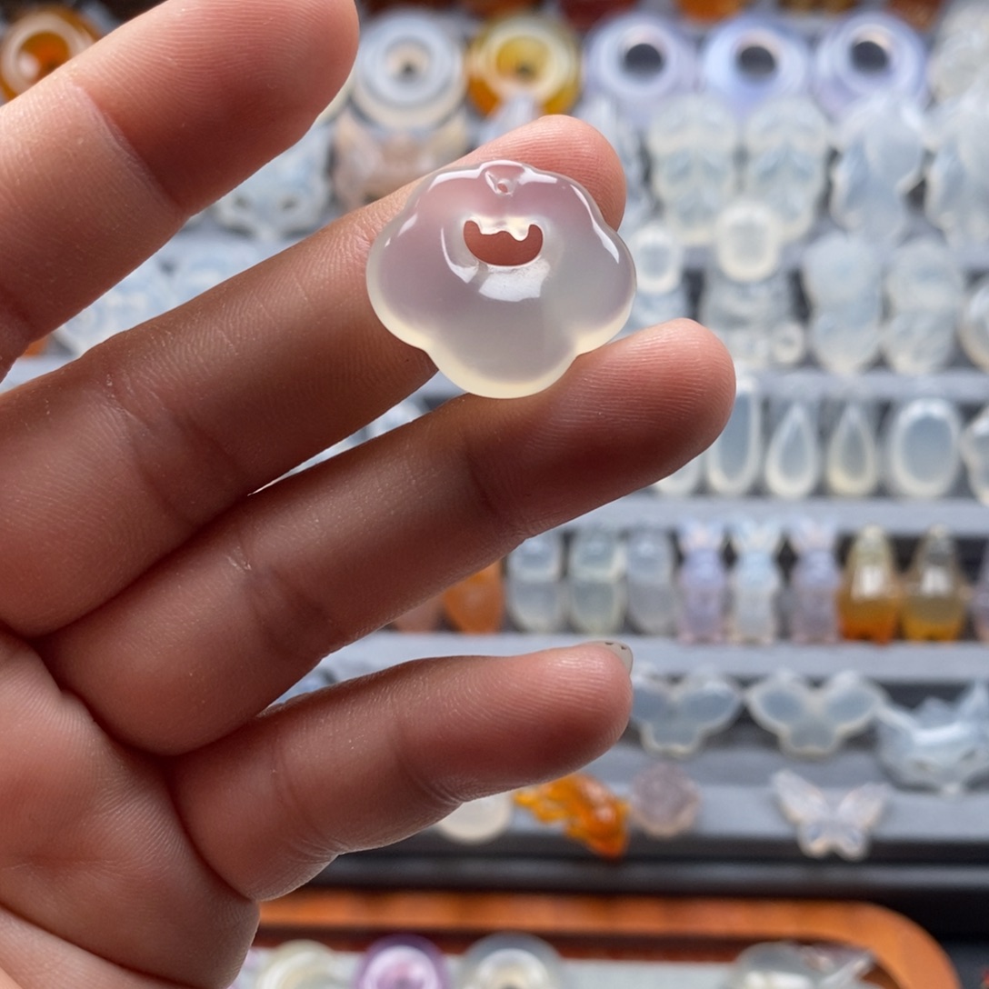 玛瑙/玉髓未镶嵌颈饰小祥云锁