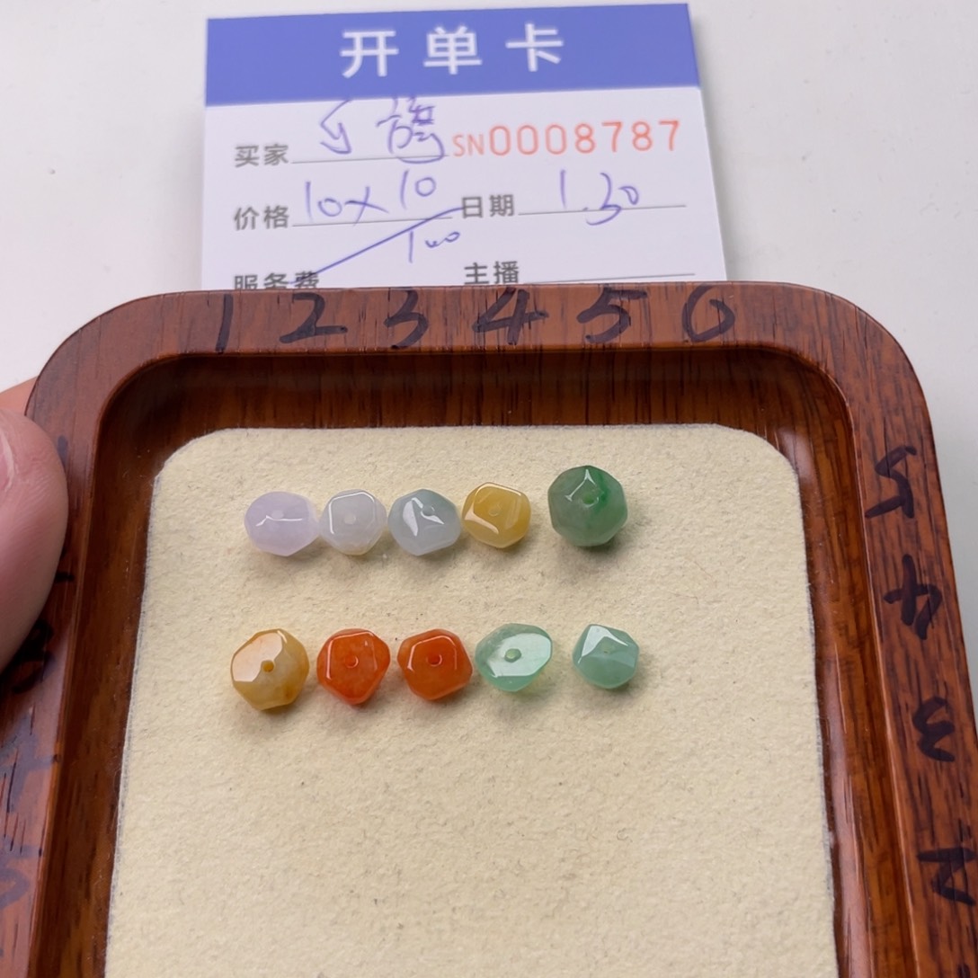 翡翠颈饰未镶嵌乐*