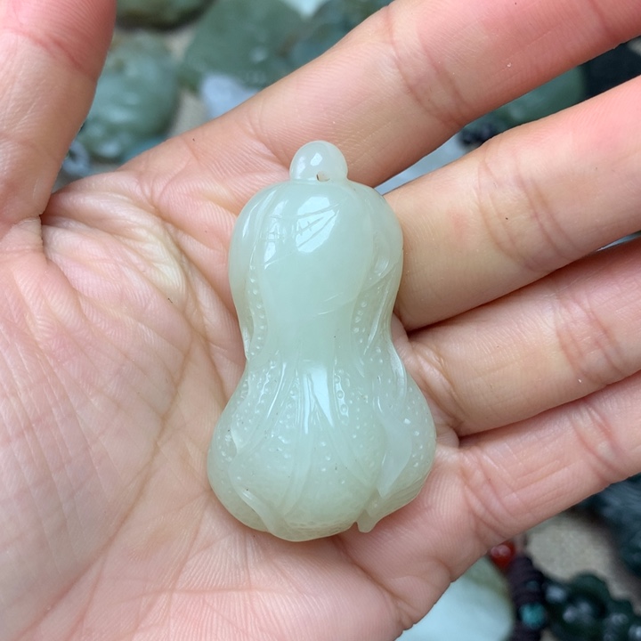 吴***姌和田玉未镶嵌颈饰