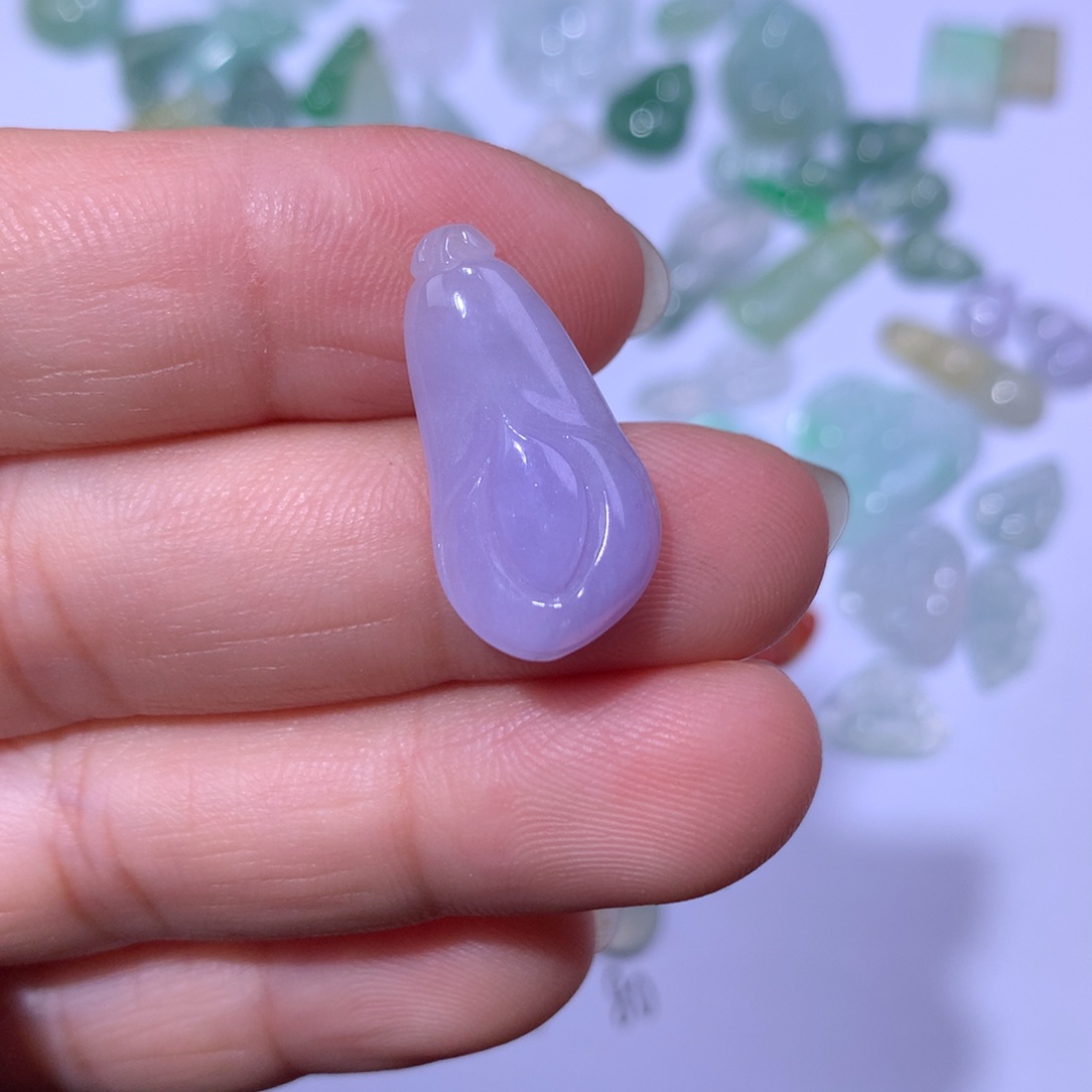 翡翠未镶嵌颈饰兰花