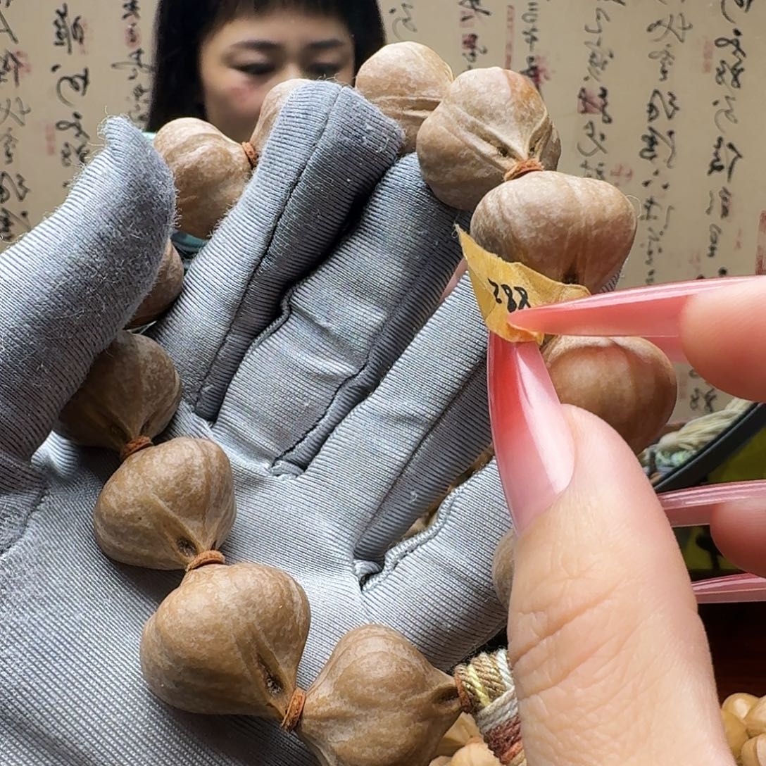 齐***挥橄榄核手串蜜桃臀
