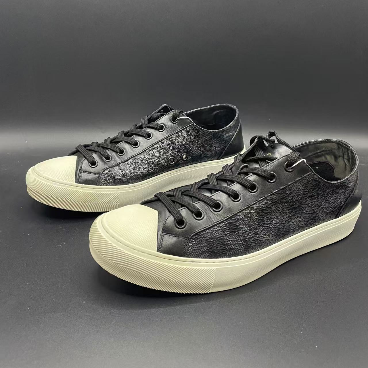 95新 LouisVuitton/路易威登 【聚星折扣】男士黑板鞋41欧码 lo121s