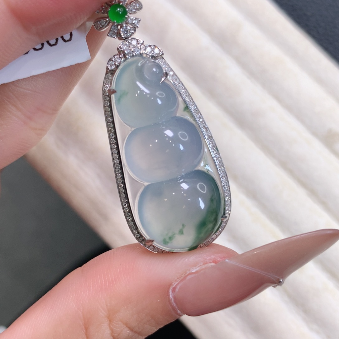 翡翠18K金镶嵌颈饰