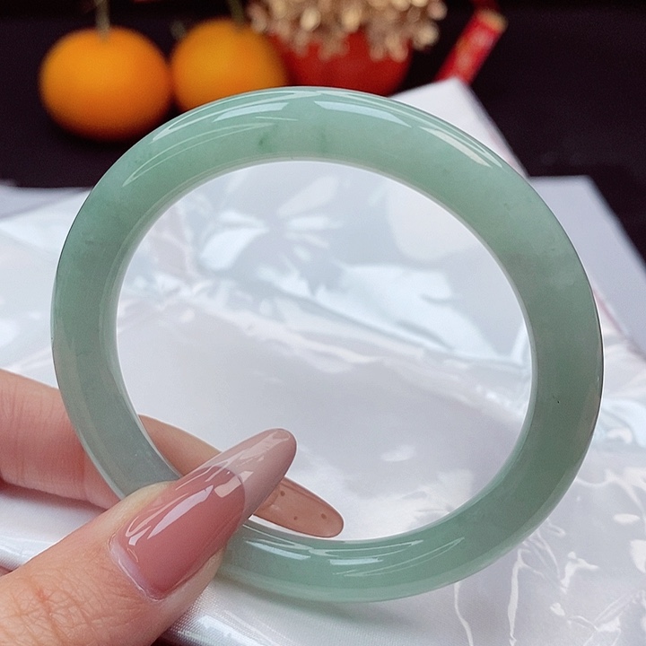 翡翠手镯未镶嵌54圈