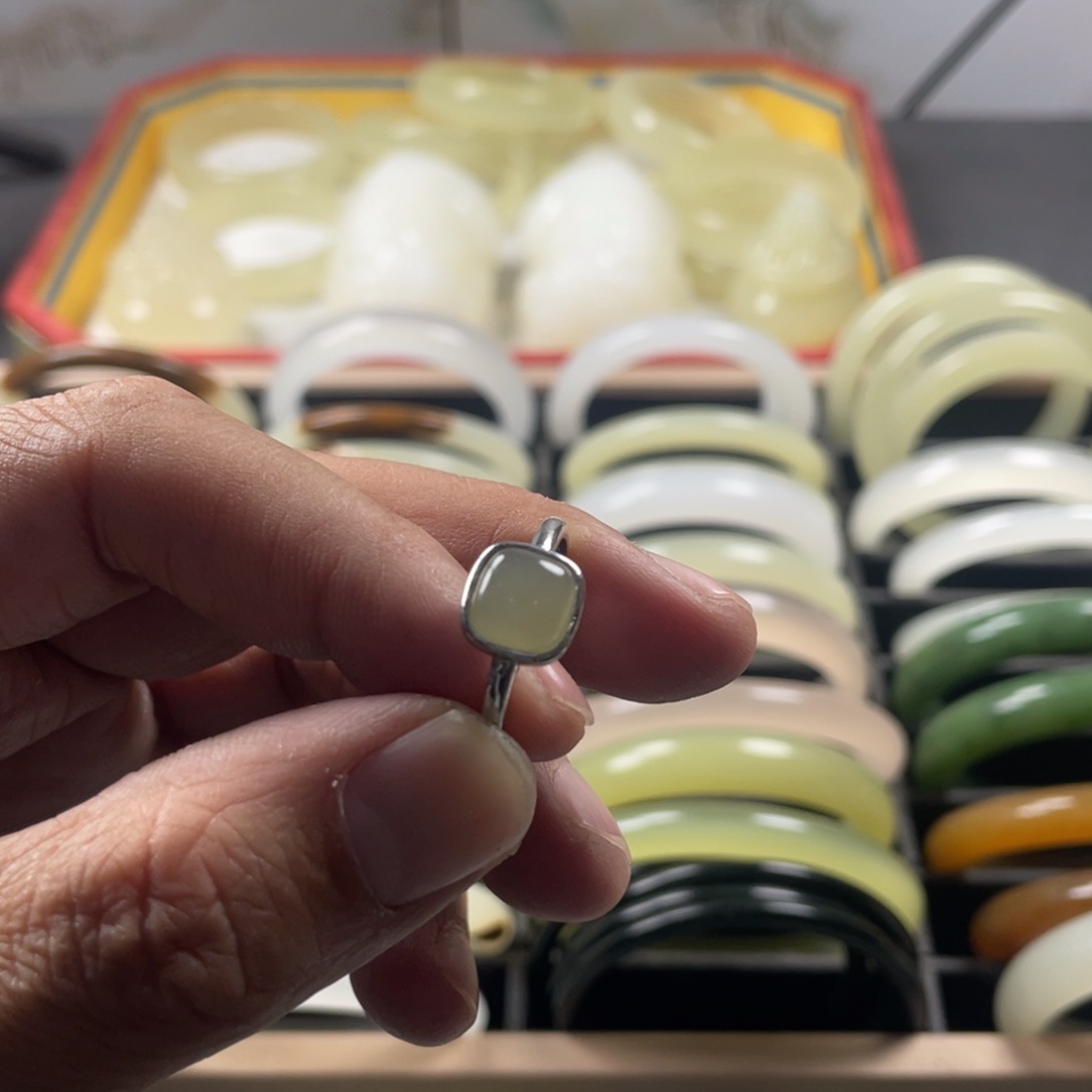 和田玉戒指未镶嵌晴水戒指